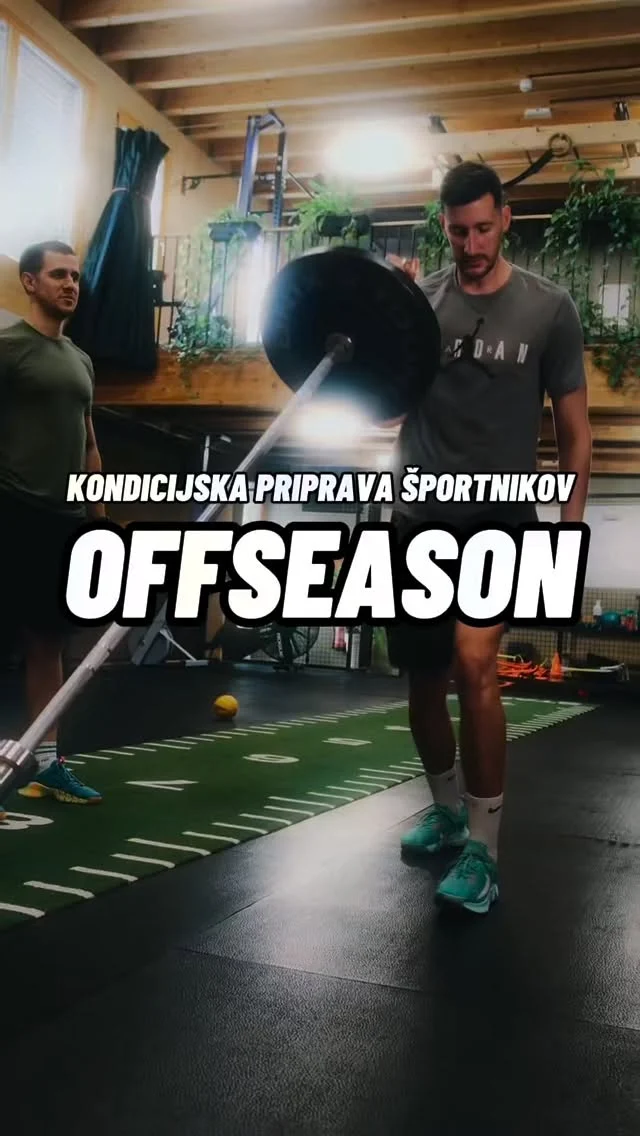 😎 Poletje.
Čas, ko se sezona ustavi. Ko ni tekem, ni urnikov, ni vsakodnevnega ritma.
Čas, ko je končno prostor za stvari, ki med sezono vedno ostanejo v ozadju.

🧠 Za korekcijo.
💪 Za moč.
💨 Za hitrost.
🚫 Za odpravo pomanjkljivosti.
🎯 Za ciljno delo – brez hitenja, brez pritiska.

Ravno ta “pavza” je priložnost.
Večina si jo vzame, da se odpočije.
Nekateri jo izkoristijo, da napredujejo.

Mi delamo tudi čez poletje.
Osredotočeno. Pametno.
Z jasnim namenom: da v novo sezono vstopiš bolj pripravljen, bolj kompleten, bolj zanesljiv.

Če si med tistimi, ki razumejo pomen tega časa, nam piši v DM.
📩 Mesta za individualne in manjše skupine so odprta.

#trening #rehabilitacija #offseason #kondicijskapriprava #kinezologija